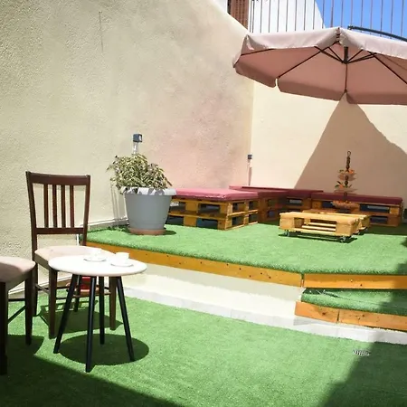 Little Yard & #5 Budget Studio Apartament *